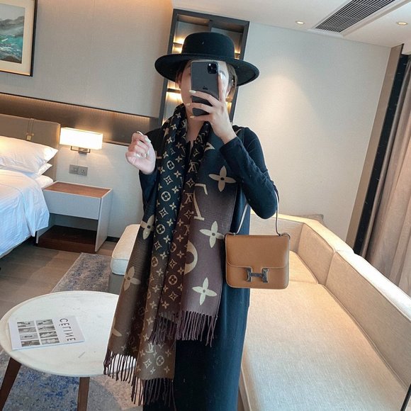 💎✨AUTHENTIC✨💎Louis Vuitton scarf - Picture 2 of 5